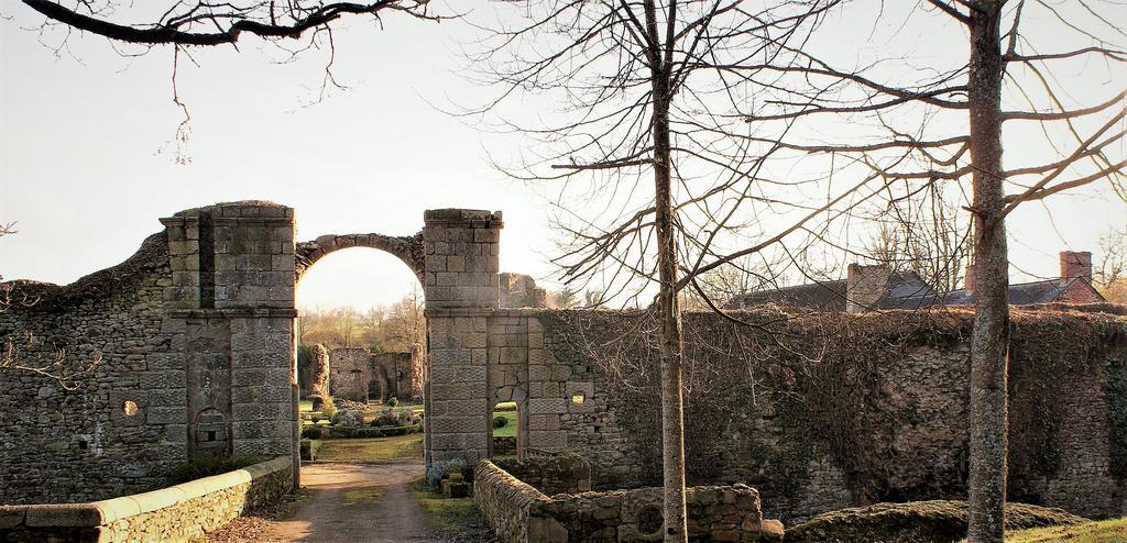 Chateau De La Chasse-Guerre Bed and Breakfast Hardanges Esterno foto