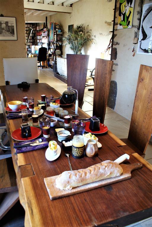 Chateau De La Chasse-Guerre Bed and Breakfast Hardanges Esterno foto