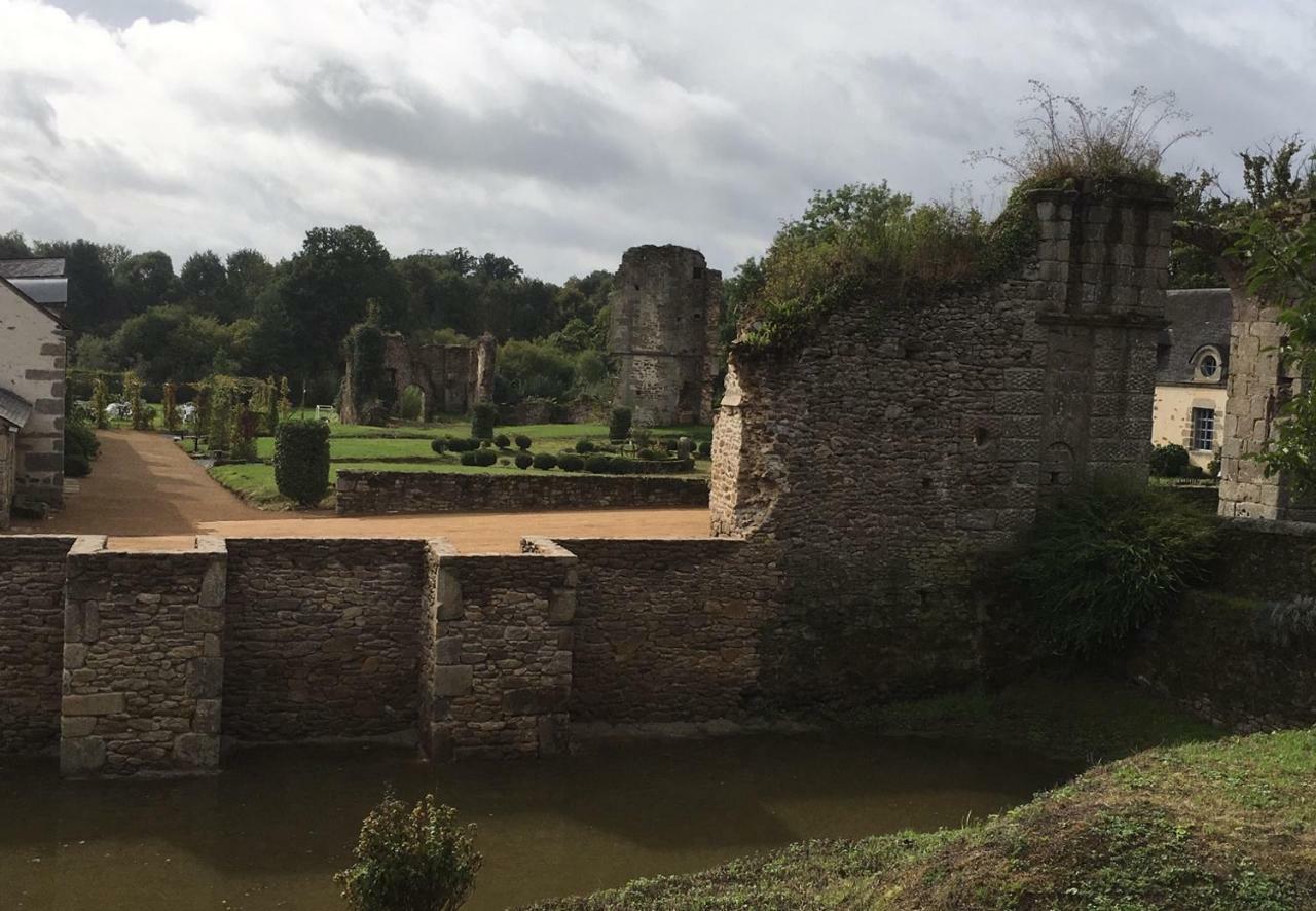 Chateau De La Chasse-Guerre Bed and Breakfast Hardanges Esterno foto