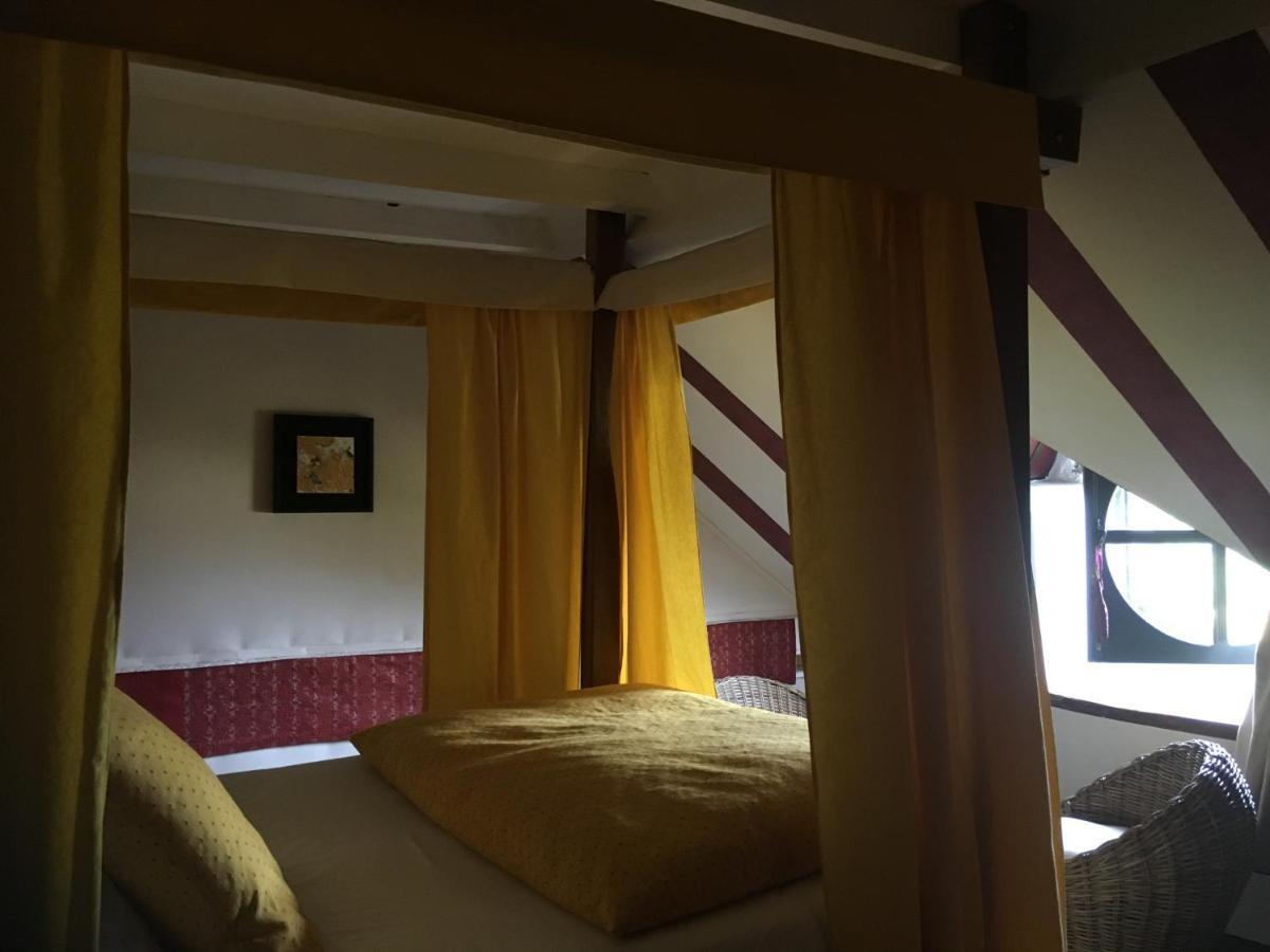 Chateau De La Chasse-Guerre Bed and Breakfast Hardanges Esterno foto
